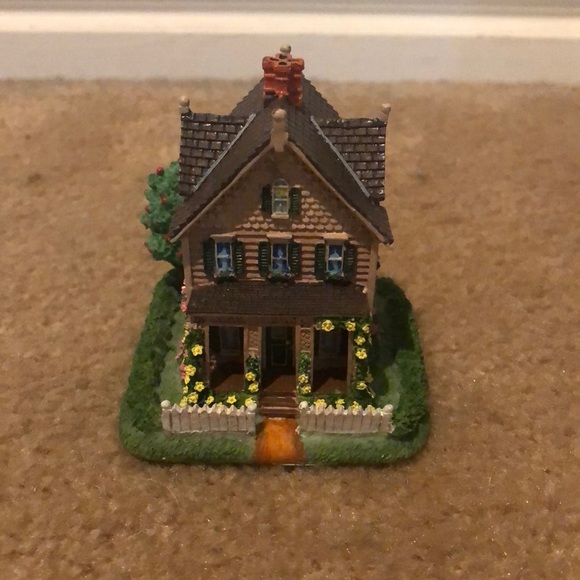 Liberty Falls Collection Village- “The Duckfield Residence“ - Picture 1 of 9